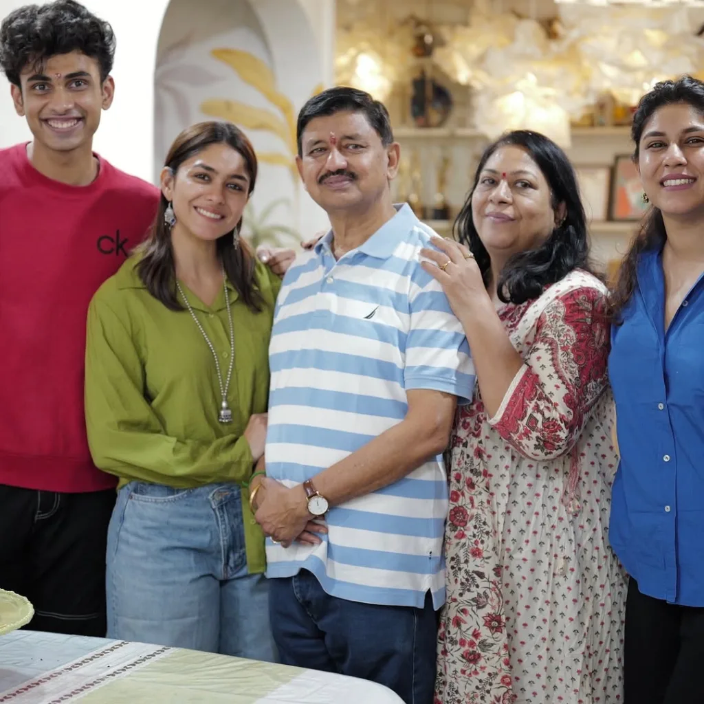 Mrunal Thakur family