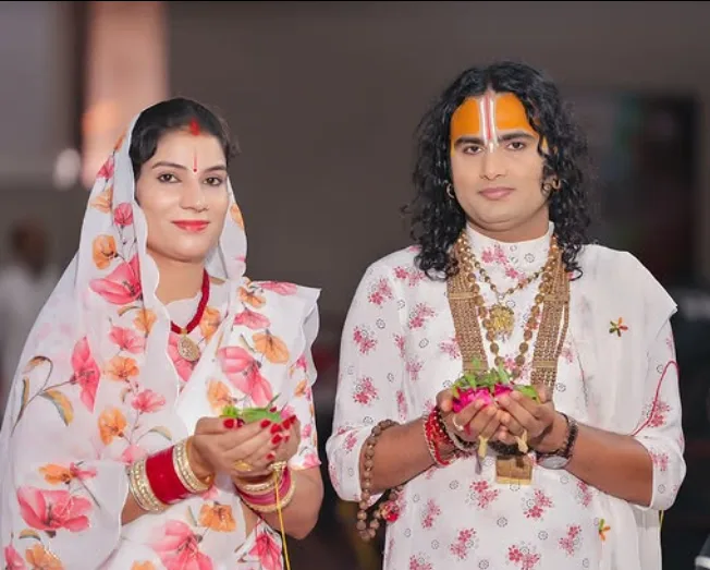 Aniruddhacharya Wife